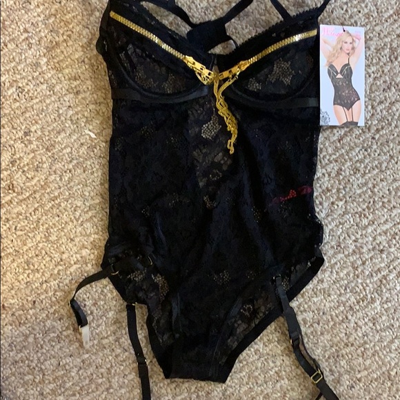 Floral gorgeous lace teddy - Picture 4 of 6